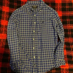American Eagle blue and yellow plaid button down